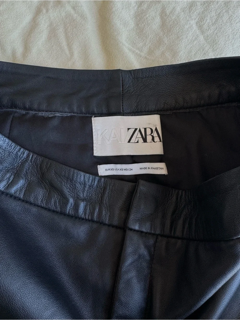 Zara x Kaia Gerber Real Sheepskin Leather Mini Skirt Black XS 5479/002